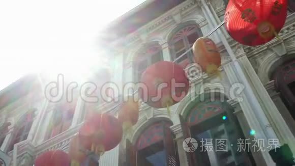 新加坡唐人街街道上挂着红灯笼视频