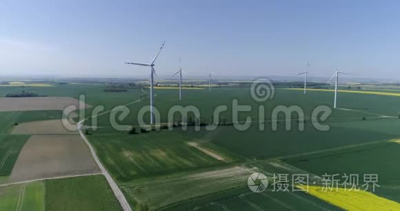 现代风力涡轮机，可通过作物、空中拍摄产生可持续能源