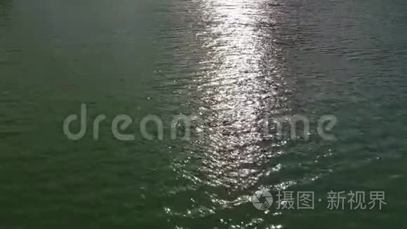 太阳光线反射水面视频