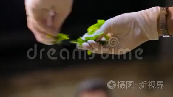 把生菜煮熟