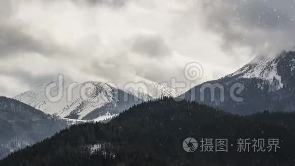 冬天大雪纷飞雪山时光流逝视频