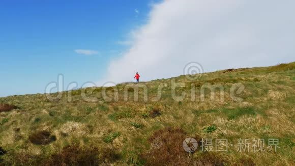 漫步在北爱尔兰无边无际的比涅韦纳赫草原上