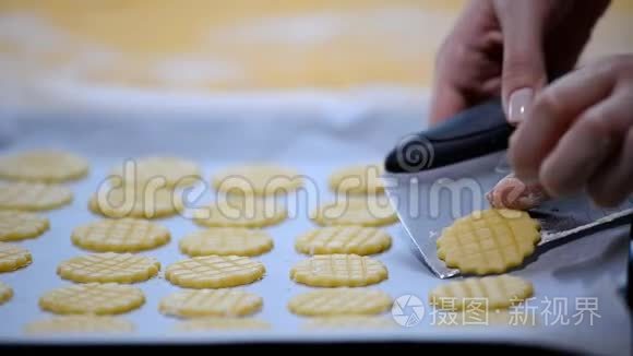 烘焙自制短饼干的过程。