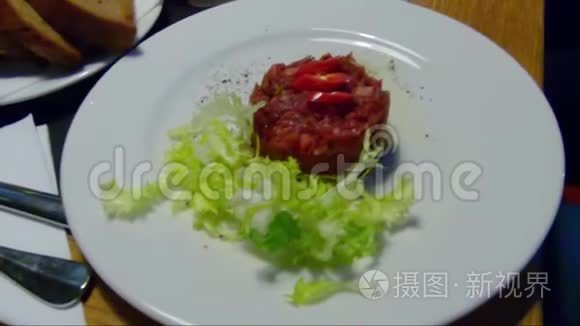 由生肉制成的挞碟视频