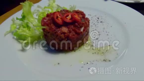 由生肉制成的挞碟视频