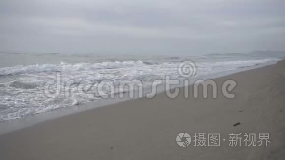 海浪冲刷沙滩海岸视频