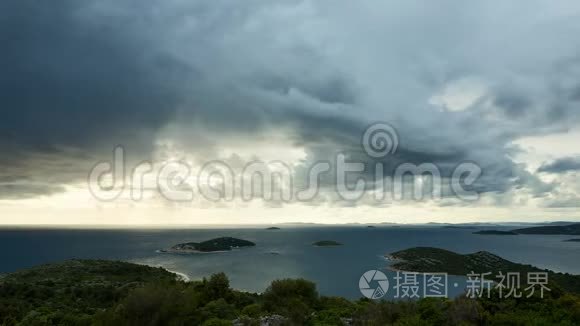 在达尔马提亚的亚得里亚海的暴风雨日，克罗地亚自然和景观的4K时间流逝录像