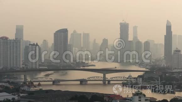 泰国曼谷市薄雾中的潮法拉河视频