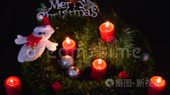 圣诞快乐的烛光和娃娃圣诞视频