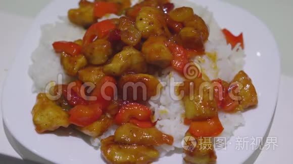 中国酱油中的鸡肉米饭视频