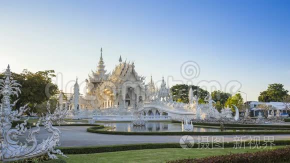 荣美丽的白庙，著名的地标性旅游地，深受泰国清莱人的喜爱，晚上4K时间一圈