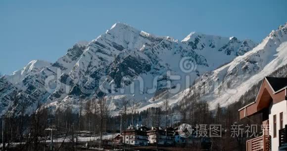 索契罗萨的夜景和滑雪胜地视频