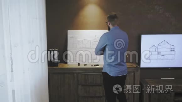 男性建筑师思考创意项目视频