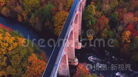秋天桥渡槽鸟瞰图视频