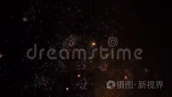 焰火快速爆发，夜深人静