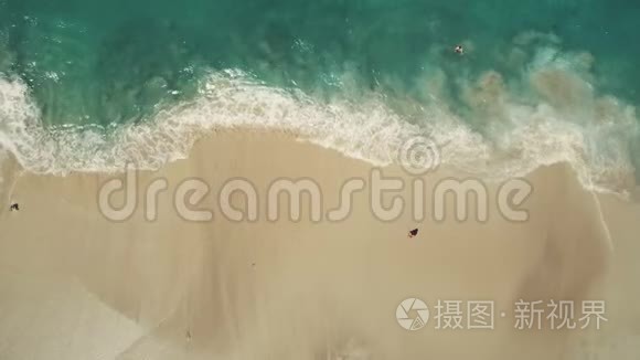俯视海景沙滩海浪打破白沙视频