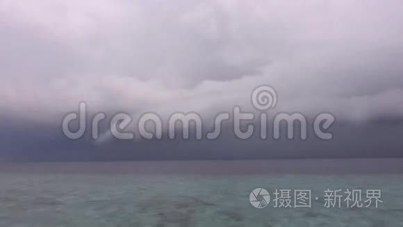 即将来临的海上暴雨视频