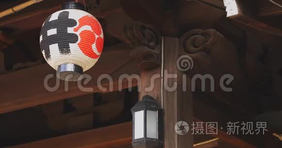 东京伊古萨神社的纸灯笼