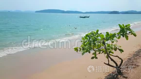 泰国克拉比澳昂海滩的温和潮视频