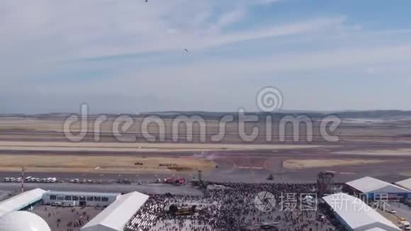 航空节降落伞登陆视频