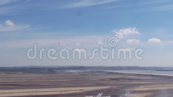 航空节降落伞降落视频的预览图