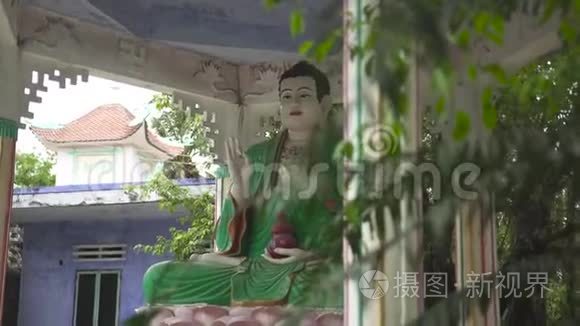 佛塔绿衣坐佛像.. 古寺雕塑佛.. 亚洲宗教