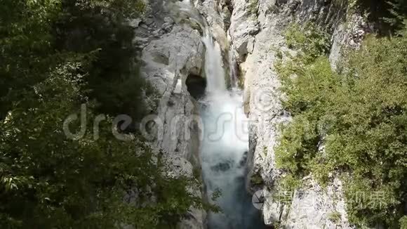 阿尔巴尼亚自然瀑布的空中景观