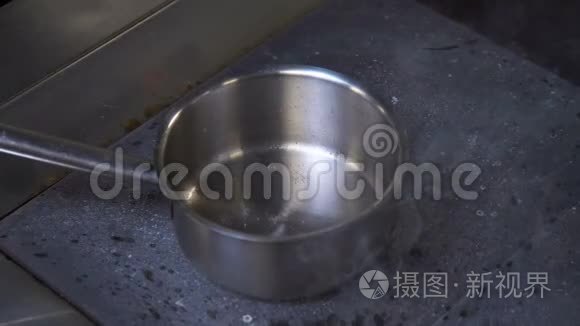 食物菜单厨房烹饪厨师煎洋葱视频