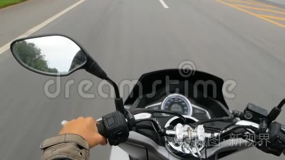 摩托车公路冒险前进视频
