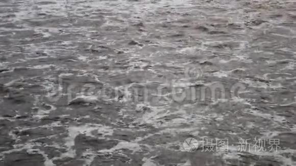 泡沫流动的浑水褐水湍流视频