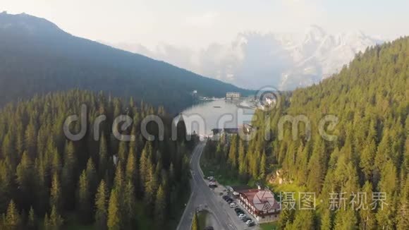 空中森林山上湖黎明视频