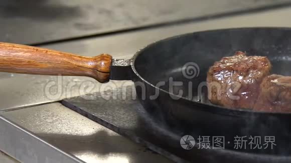 食物准备餐料肉煎锅视频