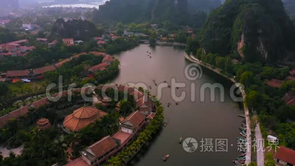 从塔木可乘飞机游览美丽的风景视频