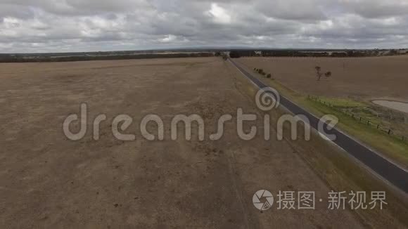 通过澳大利亚农田的高速公路视频