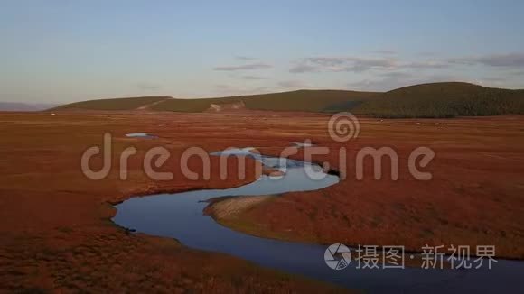 蒙古草原河流的鸟瞰图视频