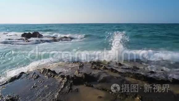 海岸浪涛石质泡沫飞溅视频