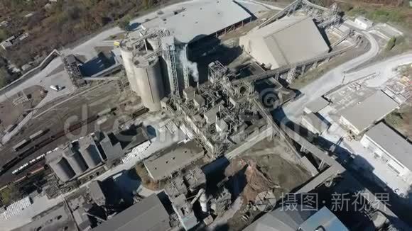 农村工业混凝土制造厂鸟瞰图视频