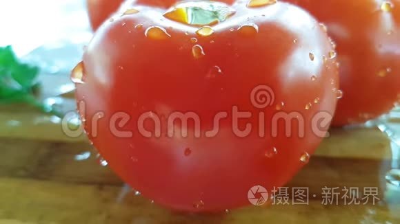 番茄自然木浇能量水慢动作视频