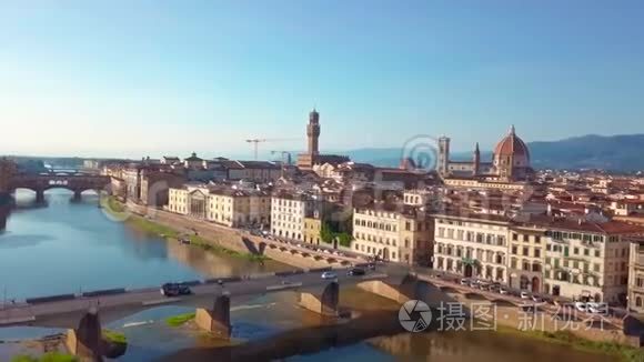 空中观景。 意大利的佛罗伦萨庞特威奇奥桥和城市天际线。 佛罗伦萨是意大利地区的首都