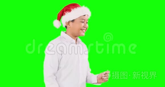 可爱的男孩和圣诞老人跳舞视频