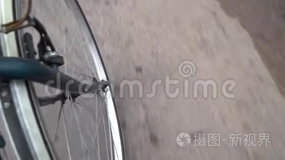 自行车轮运动道路视频