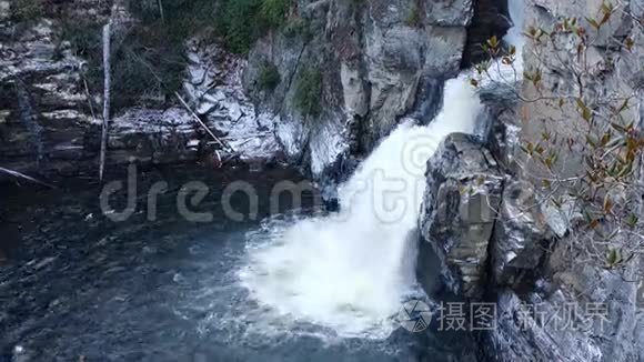 北卡罗来纳州壮观的林维尔瀑布视频