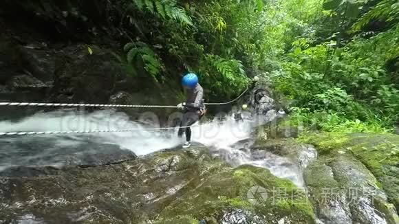 厄瓜多尔雨林峡谷教练视频