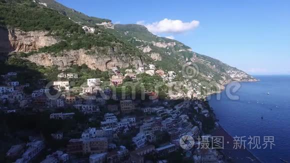 空中观景。 在明图诺镇附近有一块岩石。 意大利。 4K