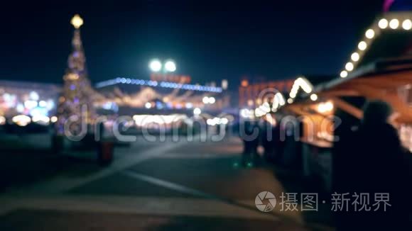 城市广场的节日装饰品视频