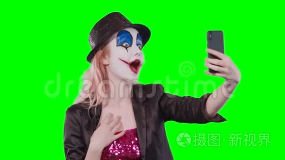 万圣节小丑化妆自拍手机视频