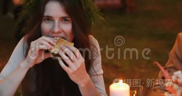 吃汉堡包的好女人视频