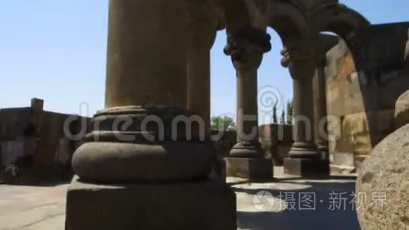 茨瓦特诺茨大教堂、亚美尼亚教堂、联合国教科文组织遗产的柱子和废墟