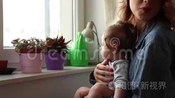 妈妈教宝宝吃草药视频