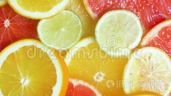 薄荷叶落在橘子、葡萄柚和柠檬片上的慢动作录像